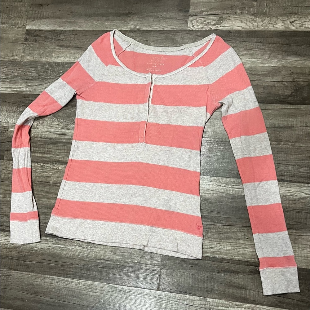 American Eagle. Long sleeve blouse. Pink and White Color. Size S.